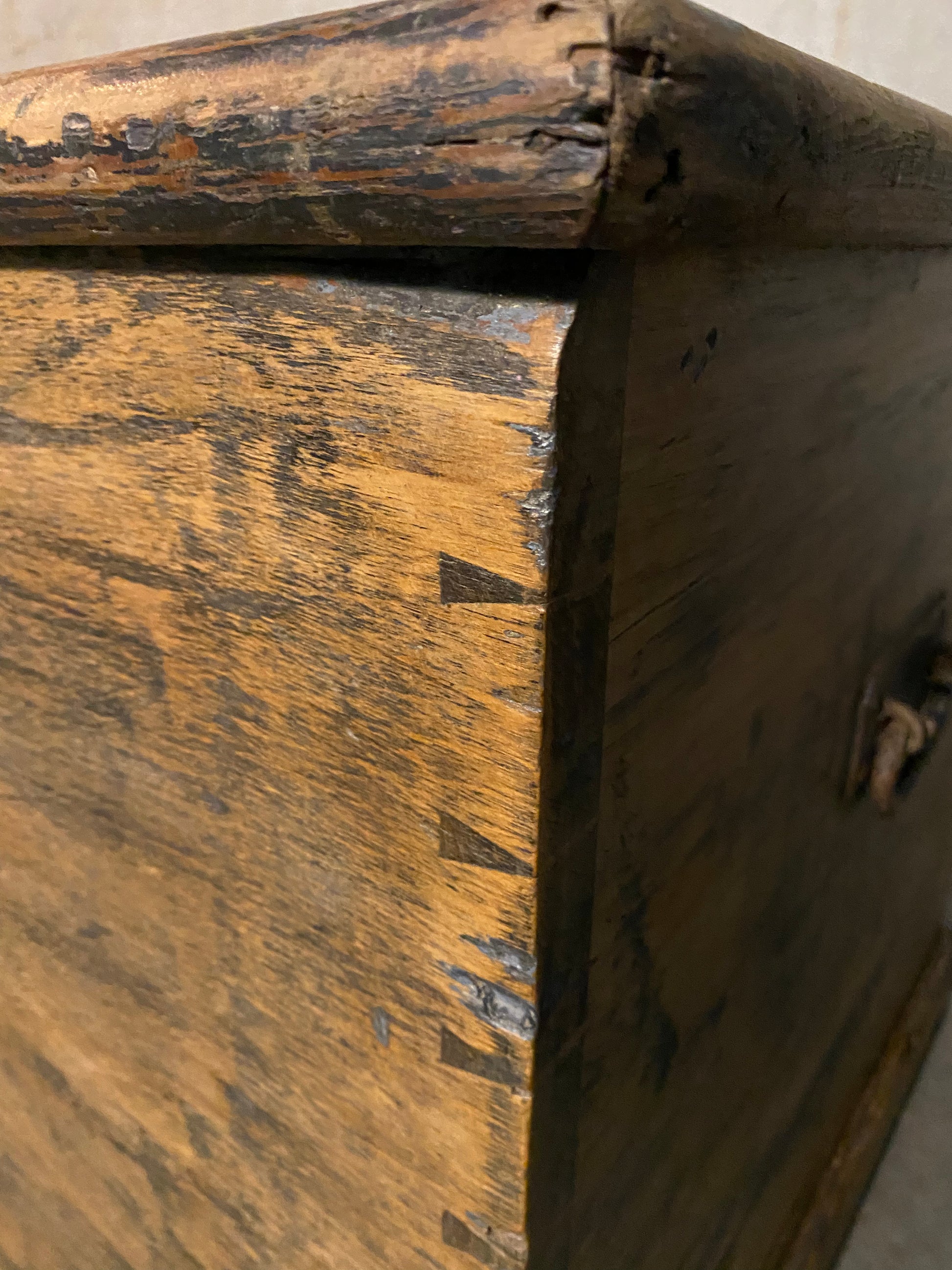 1870 pine dovetailed English - et box | Scott Landon Antiques and Interiors.