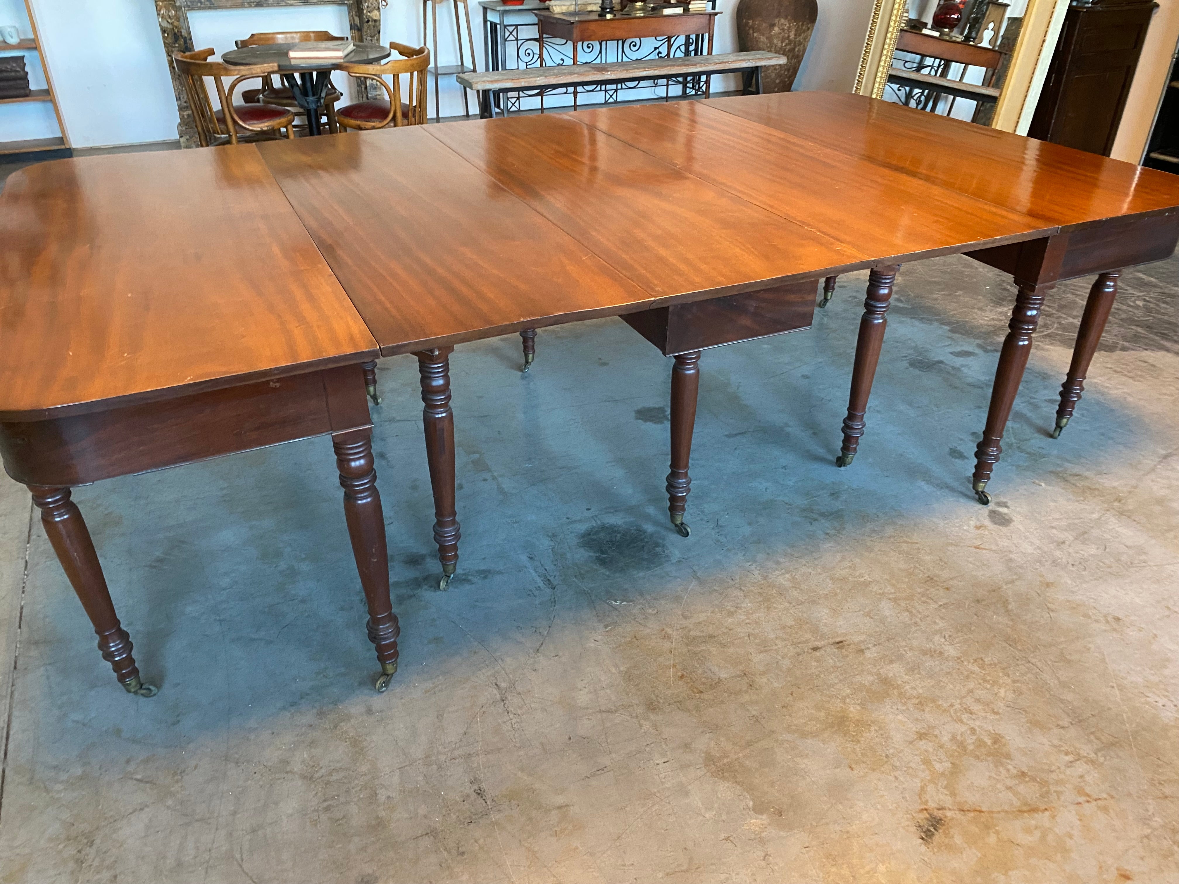 1830 mahogany banquet table attributed to Thomas NIsbet | Scott Landon Antiques and Interiors.