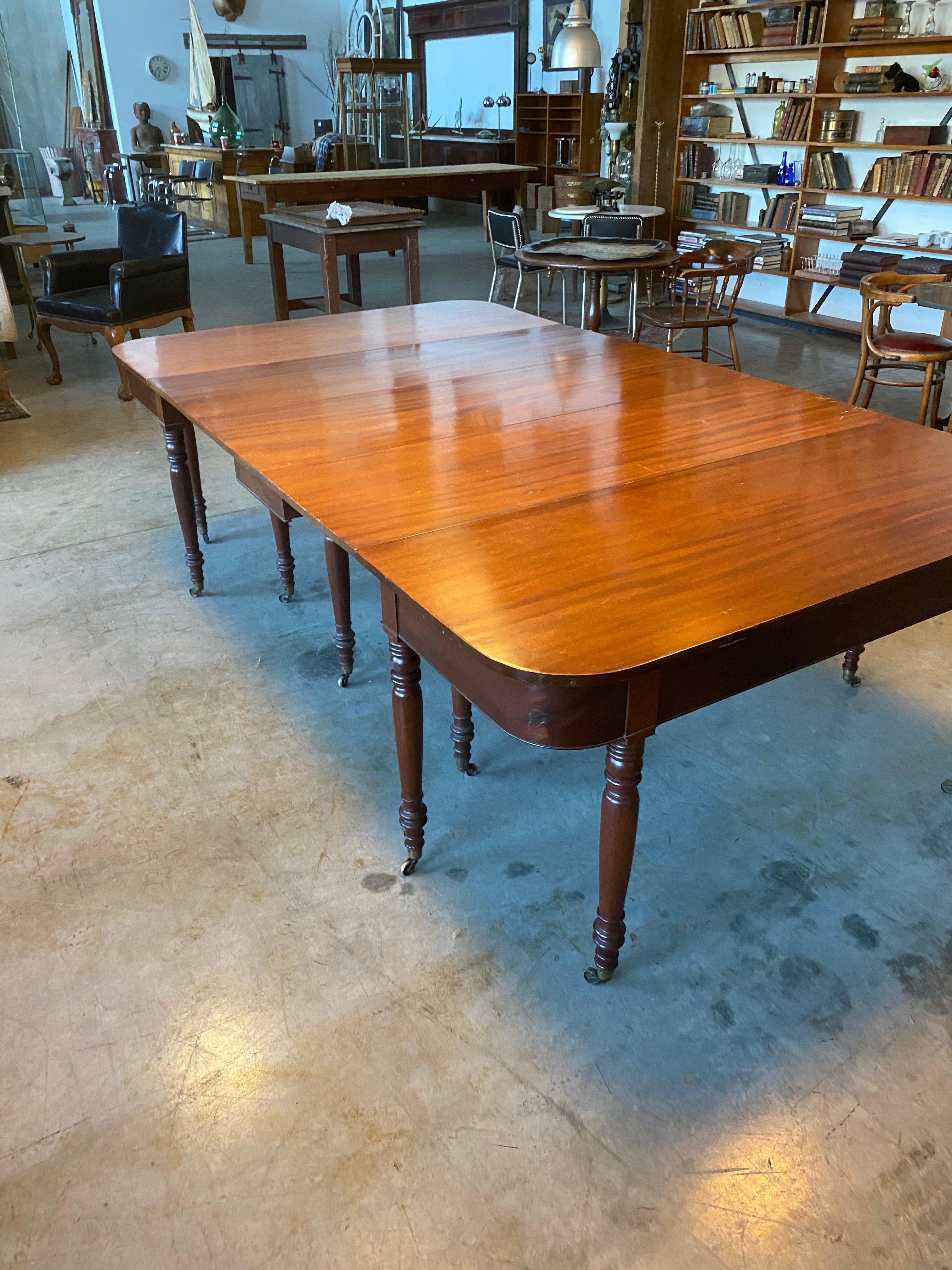1830 mahogany banquet table attributed to Thomas NIsbet | Scott Landon Antiques and Interiors.