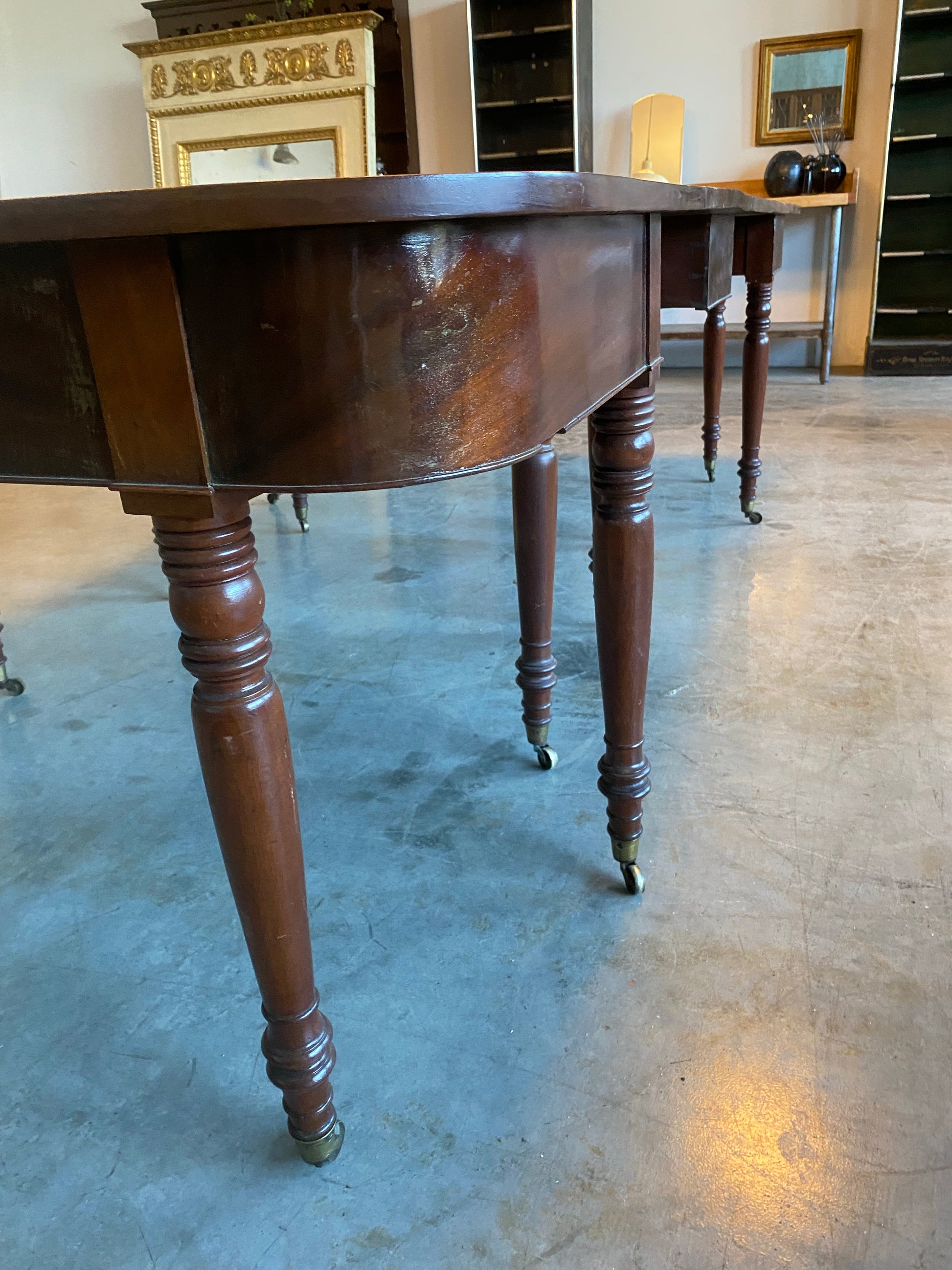 1830 mahogany banquet table attributed to Thomas NIsbet | Scott Landon Antiques and Interiors.