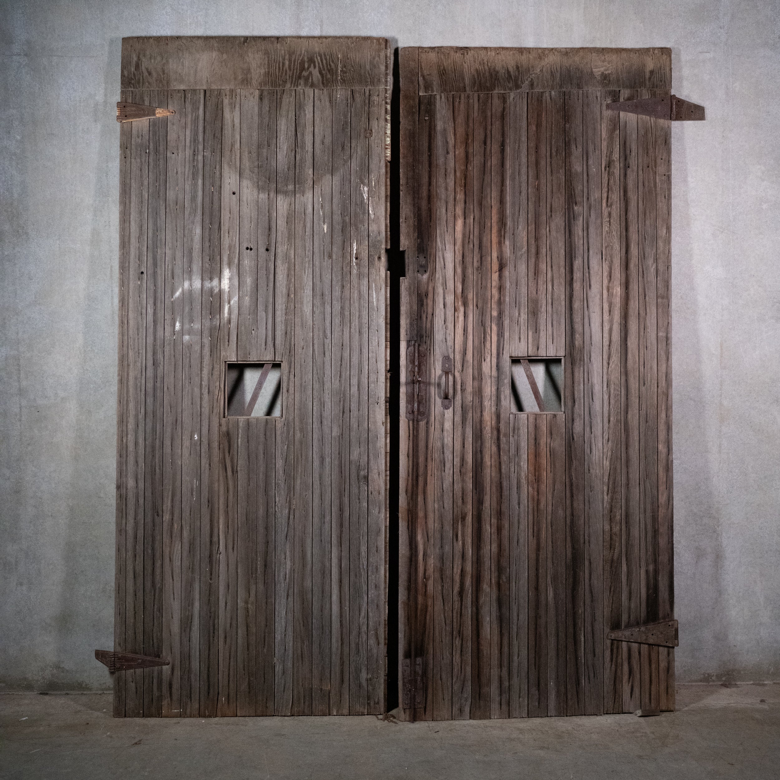 C1900 Large Grey Board Barn Doors