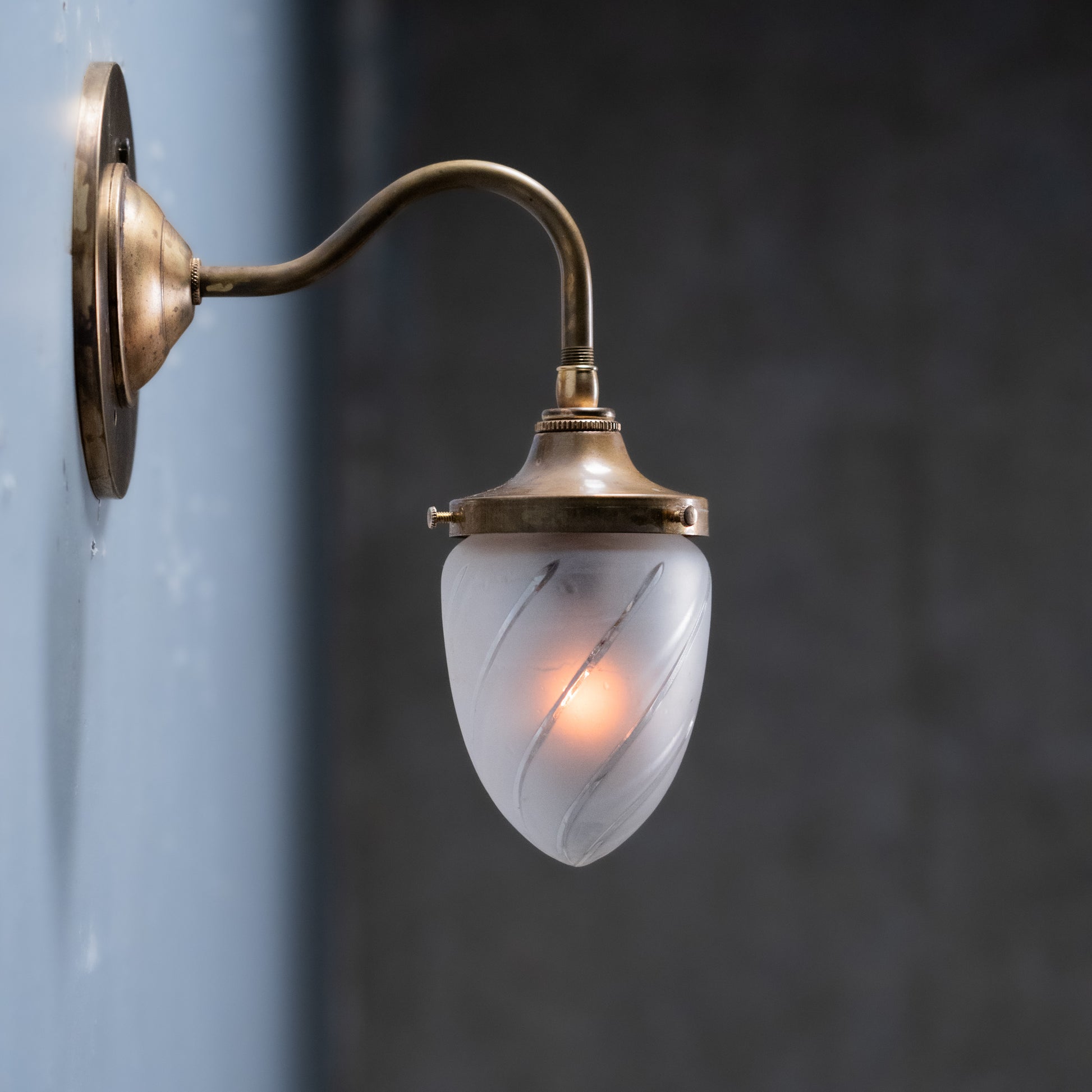 single sconce | Scott Landon Antiques and Interiors.