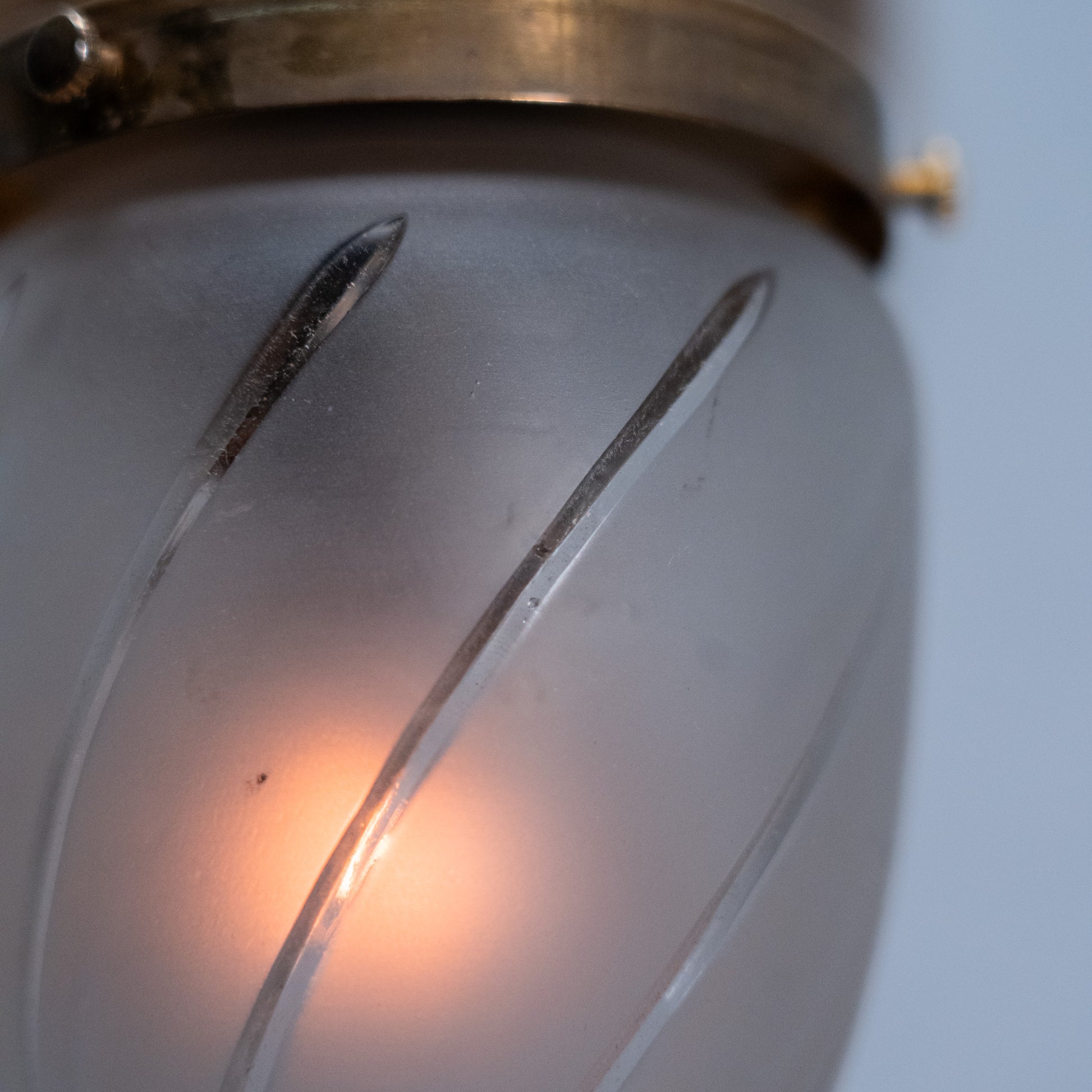 single sconce | Scott Landon Antiques and Interiors.