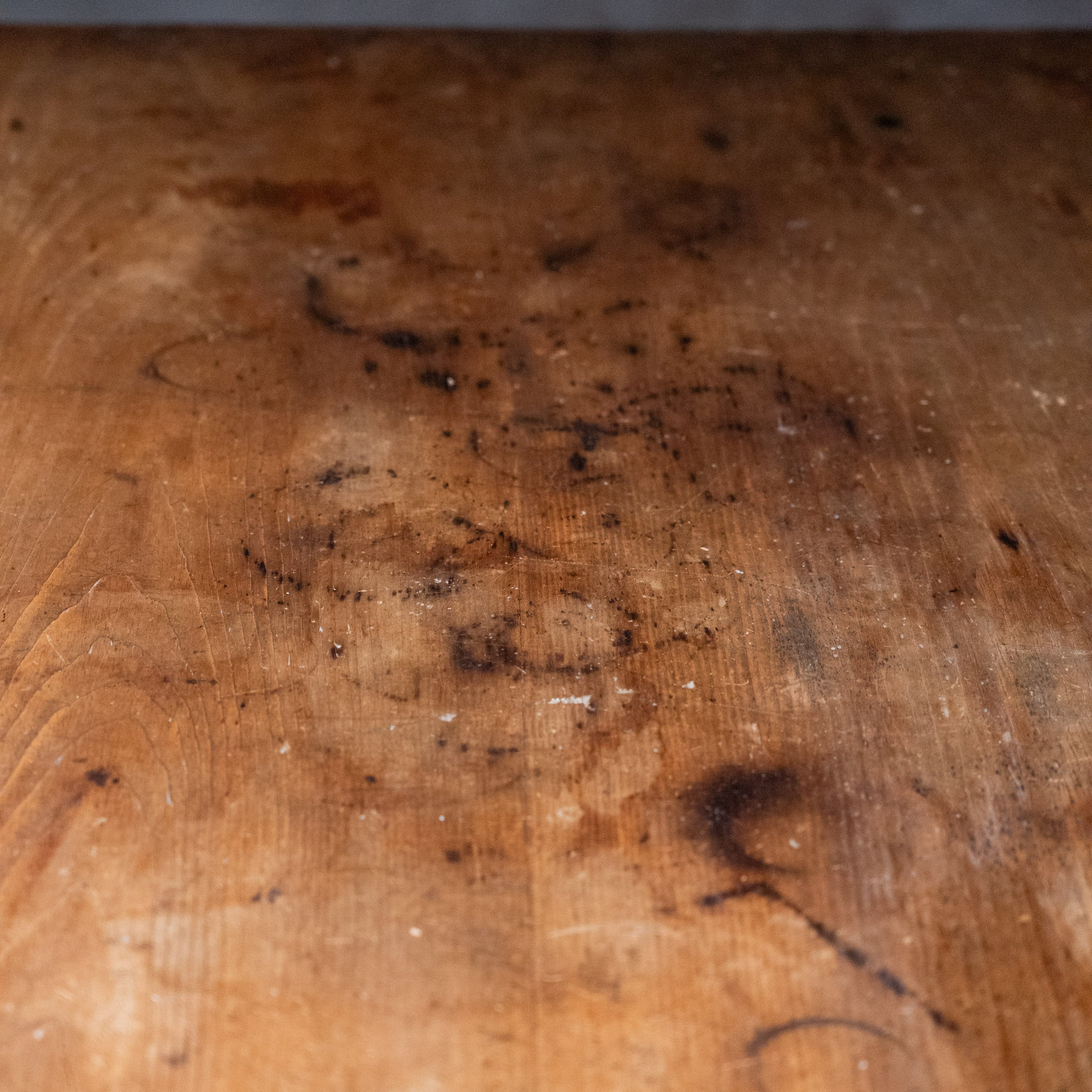 table | Scott Landon Antiques and Interiors.