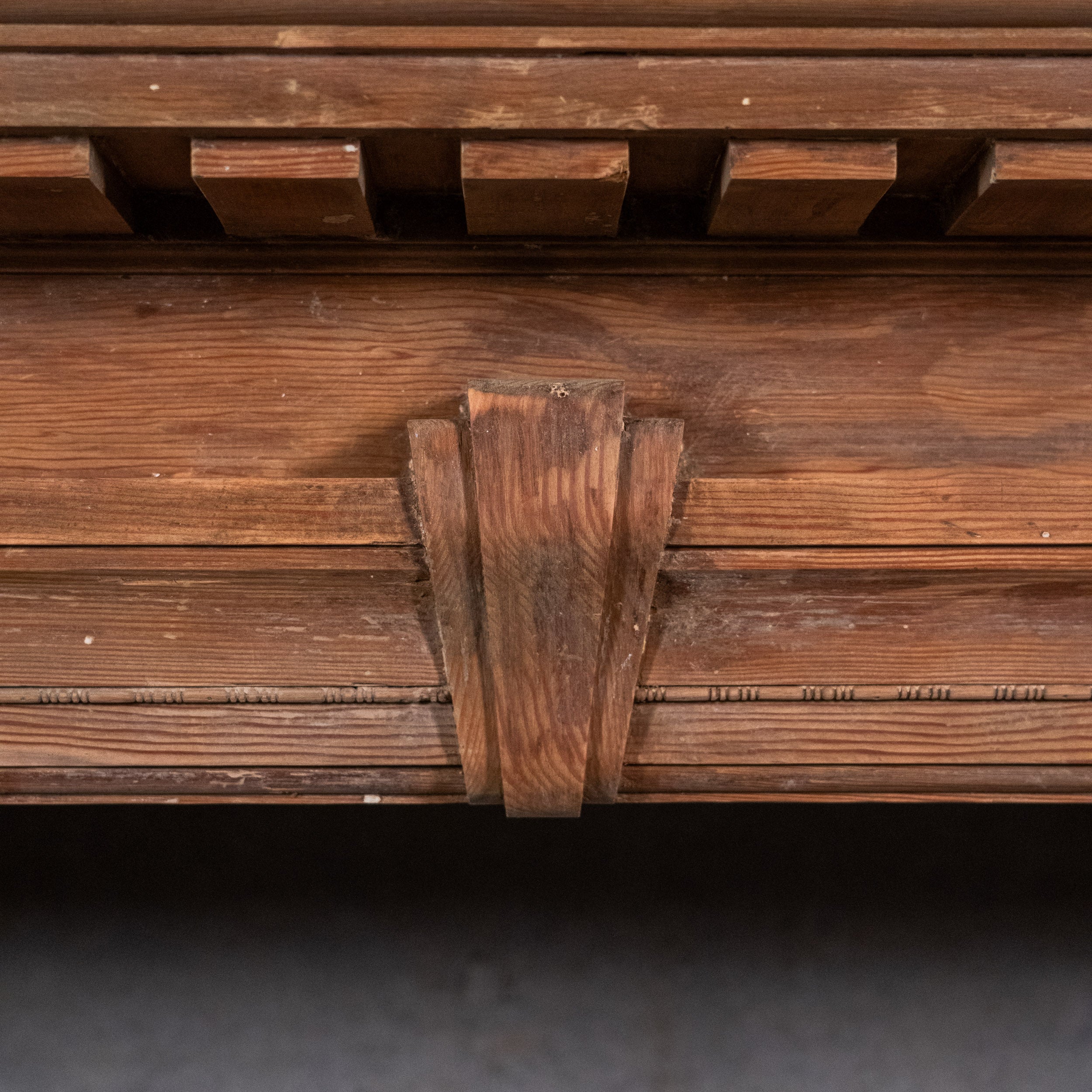 mantle | Scott Landon Antiques and Interiors.