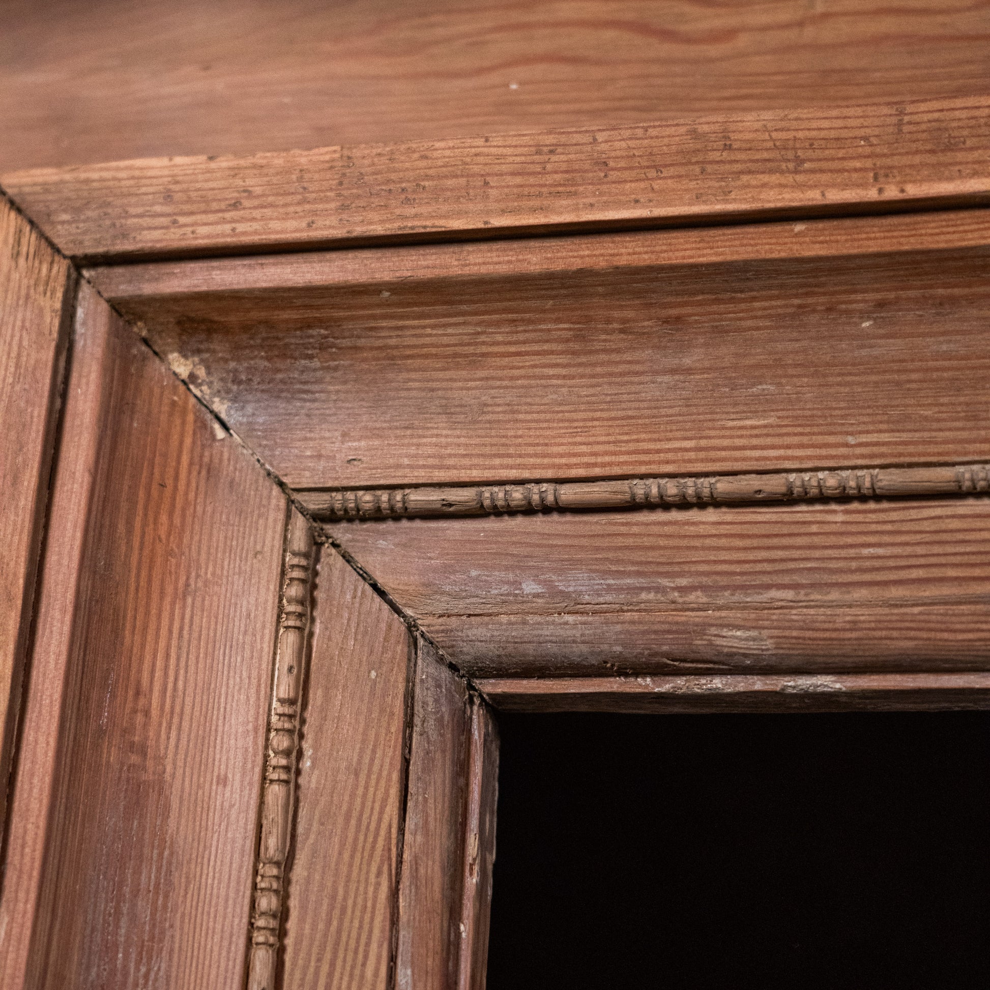 mantle | Scott Landon Antiques and Interiors.