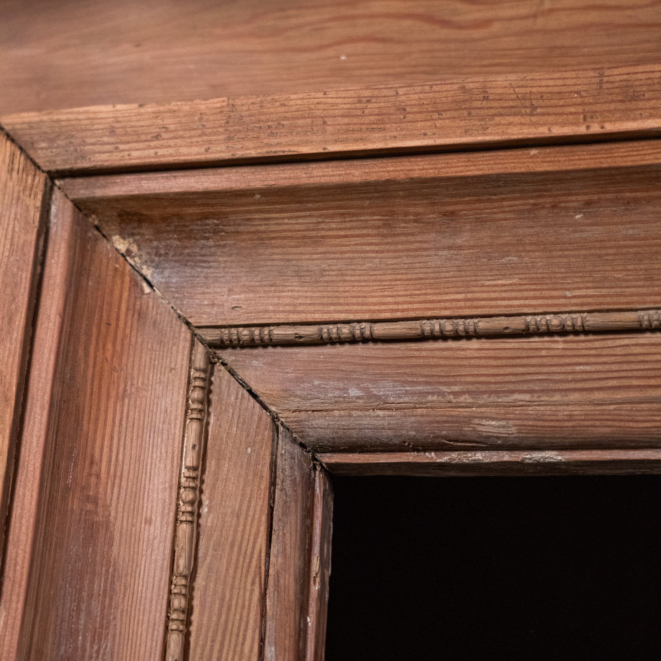 mantle | Scott Landon Antiques and Interiors.