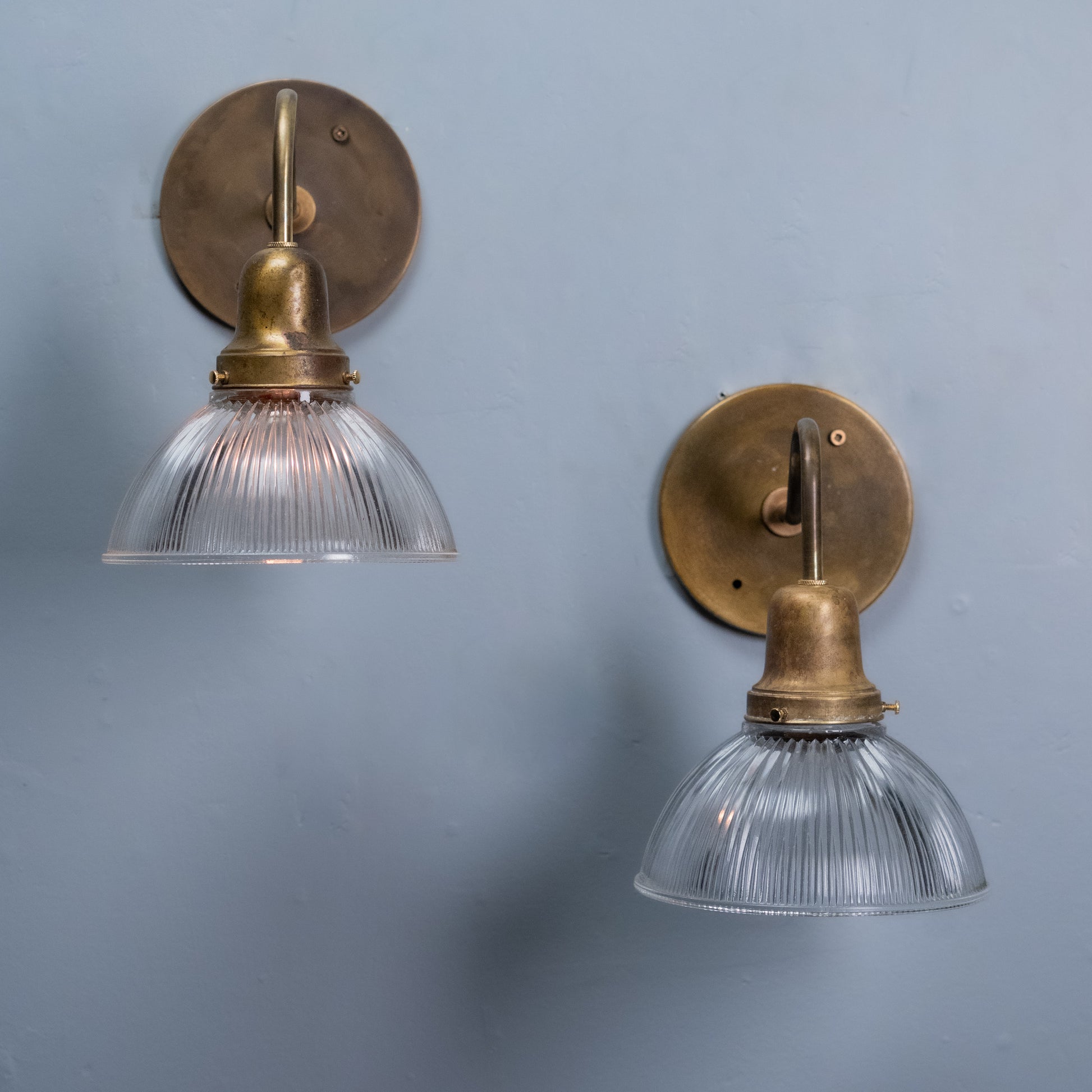 Antique brass wall sconce with clear ribbed prismatic glass shade | Scott Landon Antiques and Interiors.