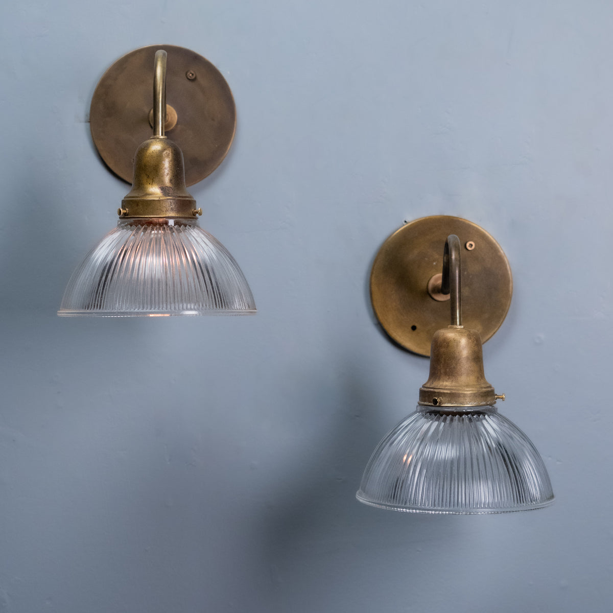 Antique brass wall sconce with clear ribbed prismatic glass shade | Scott Landon Antiques and Interiors.