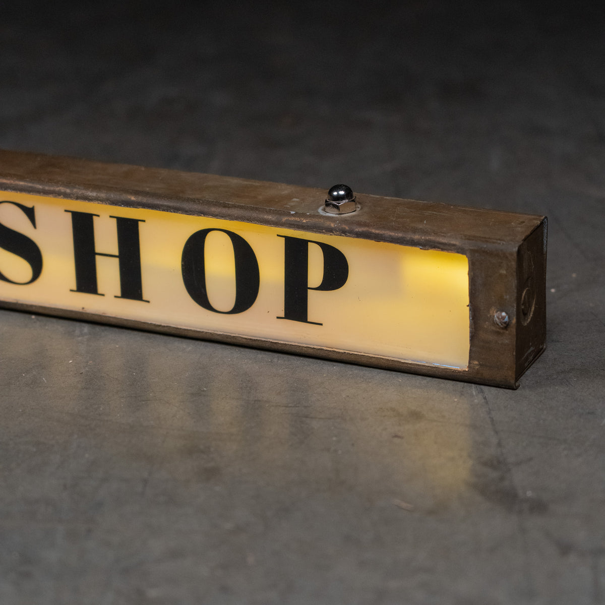 sign | Scott Landon Antiques and Interiors.