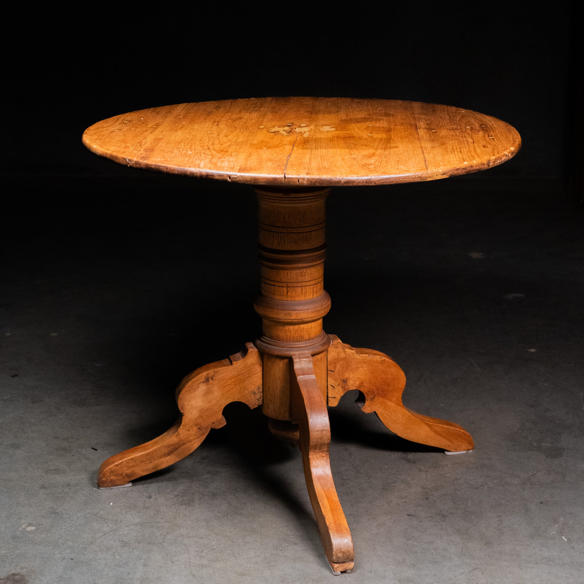 round table | Scott Landon Antiques and Interiors.