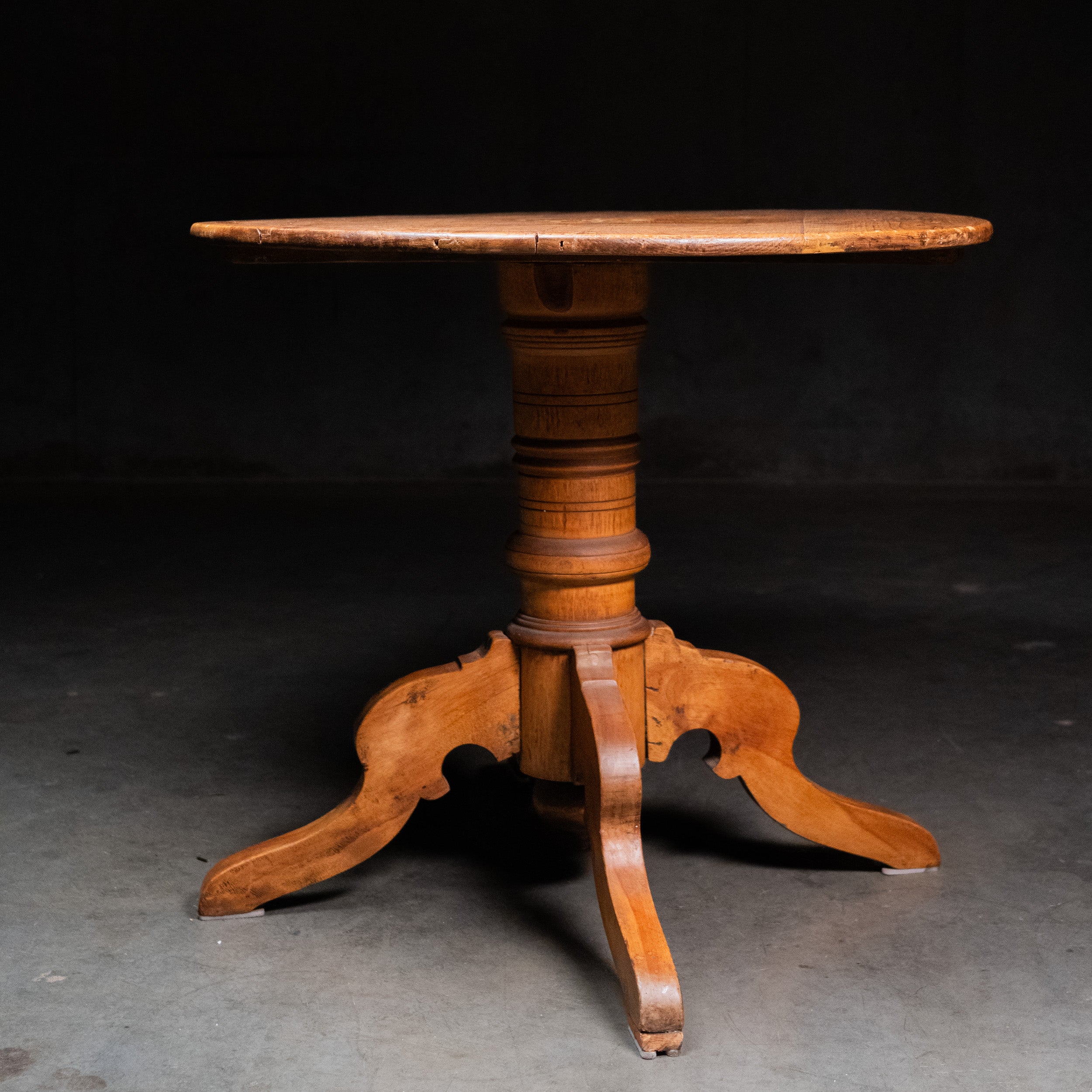 round table | Scott Landon Antiques and Interiors.