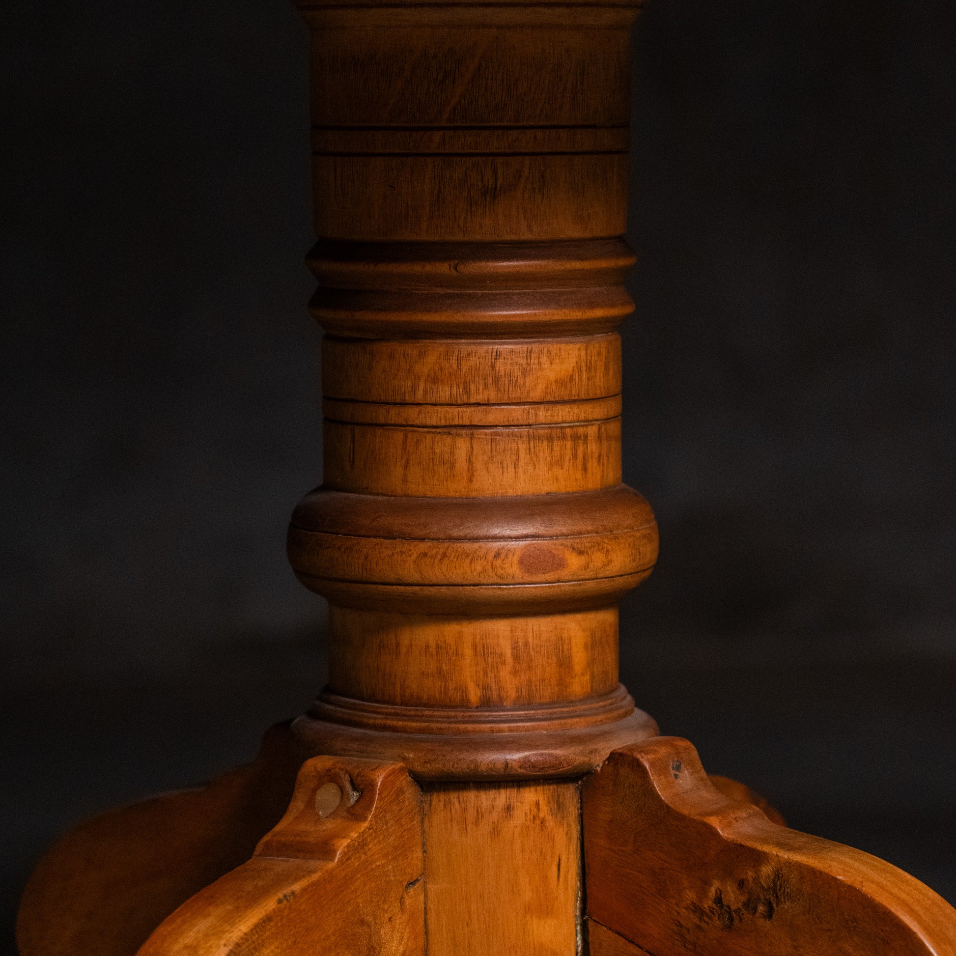 round table | Scott Landon Antiques and Interiors.