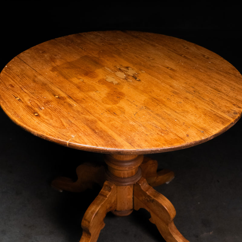 round table | Scott Landon Antiques and Interiors.