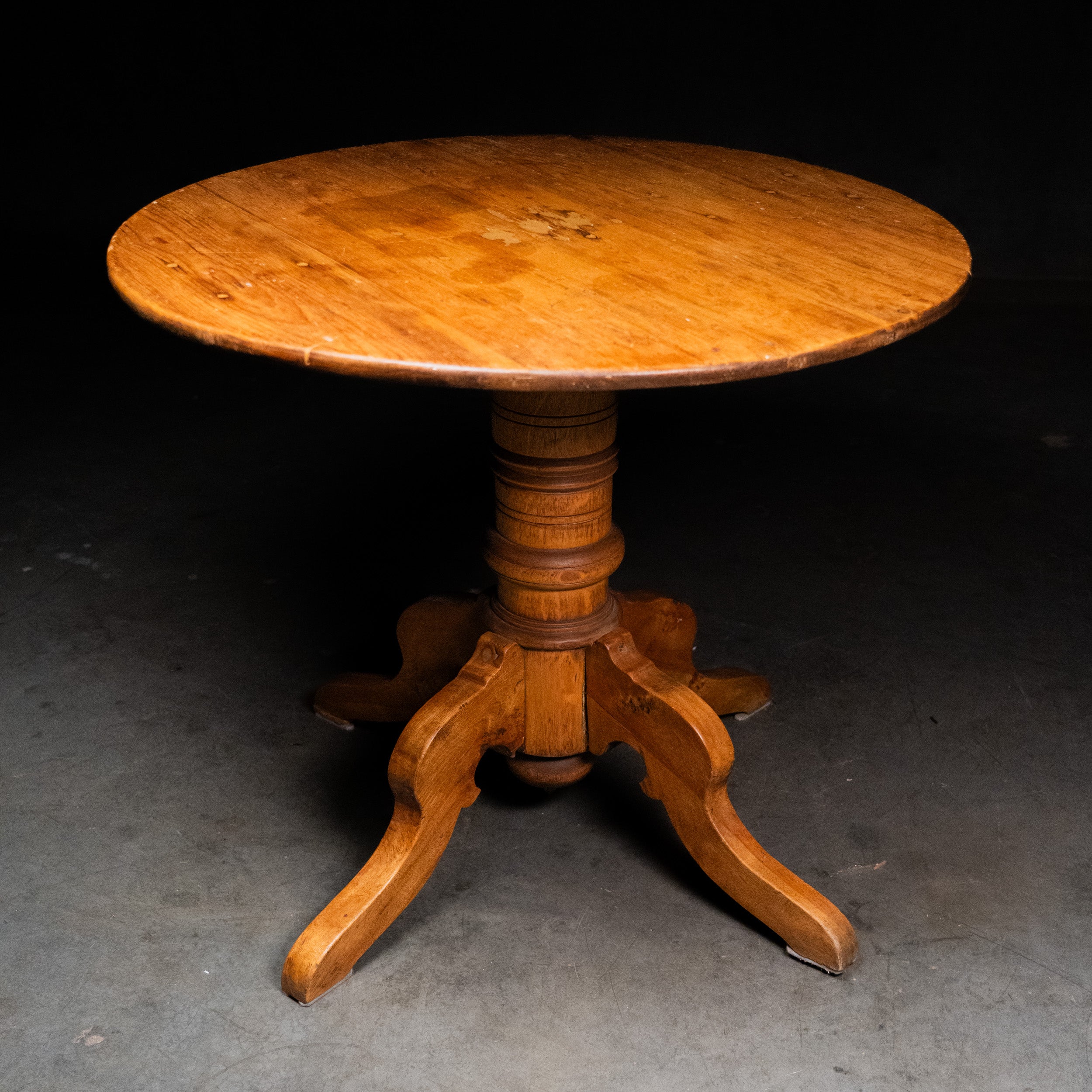 round table | Scott Landon Antiques and Interiors.