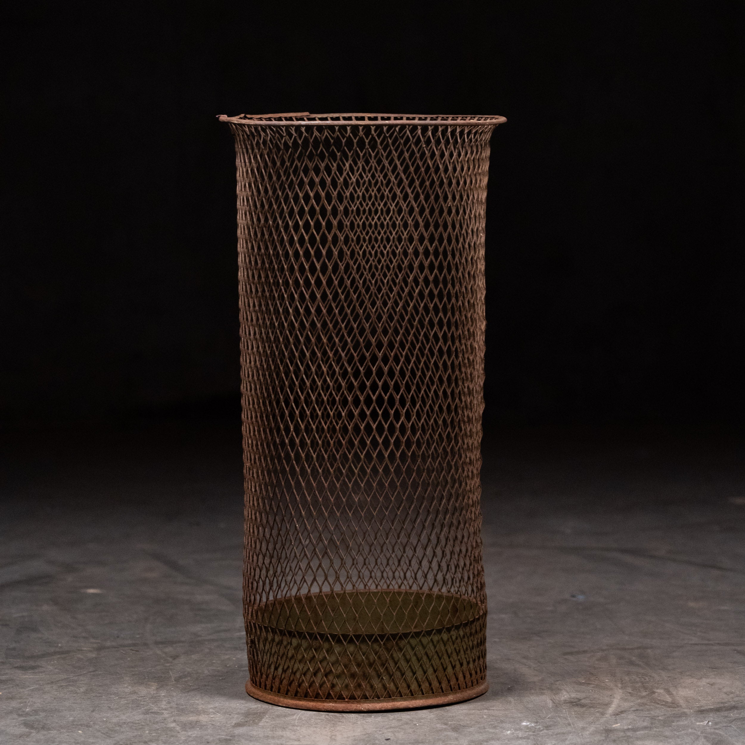 1920 Mesh Trash Basket