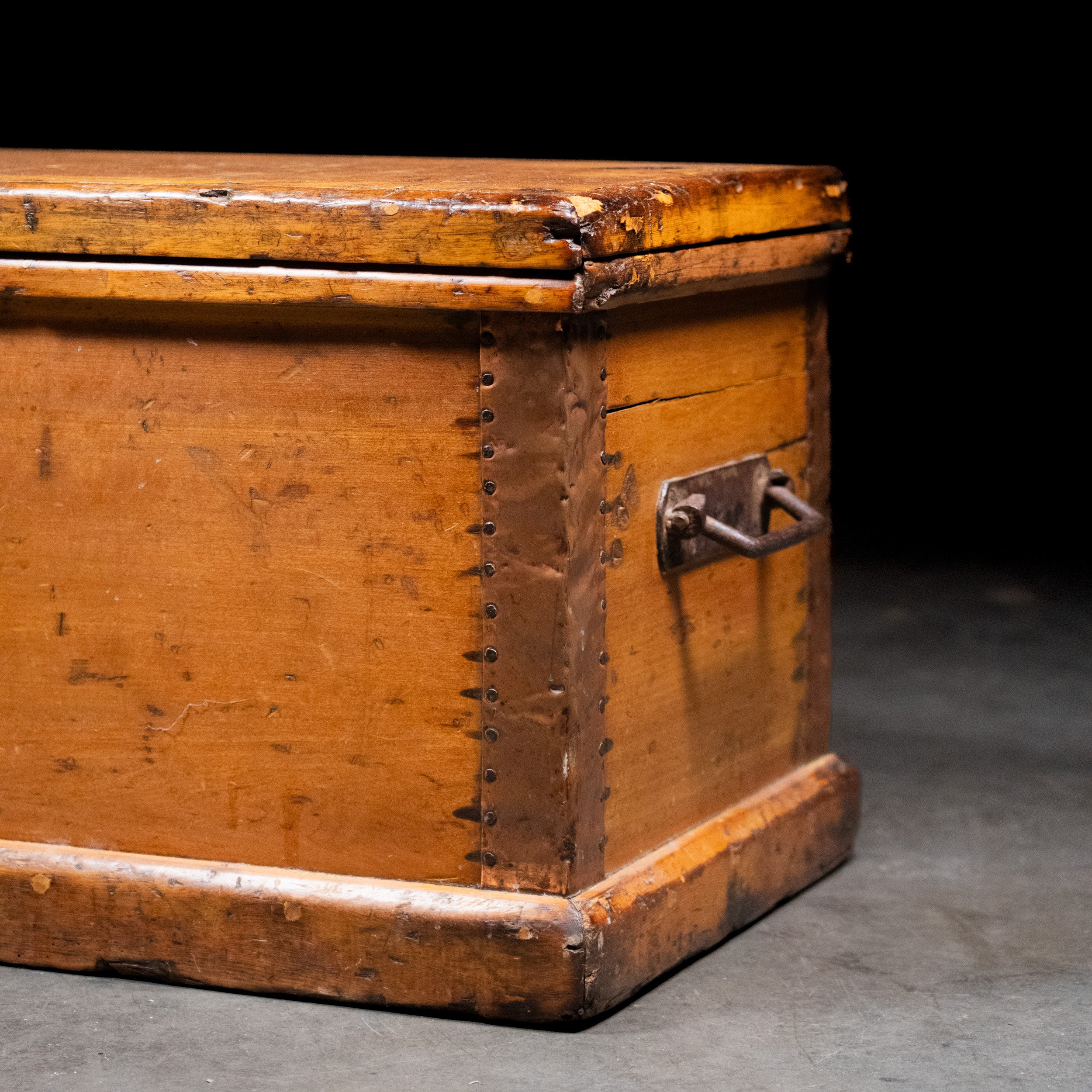 1870 pine carpenter blanket box