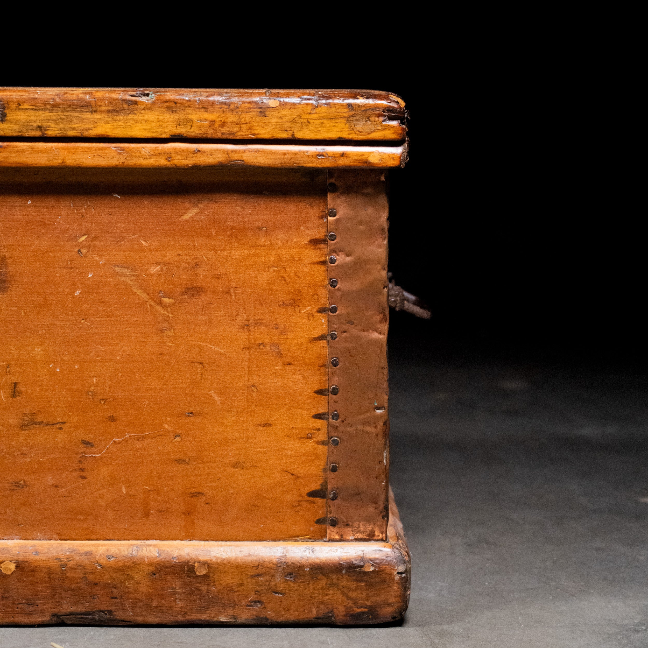 1870 pine carpenter blanket box