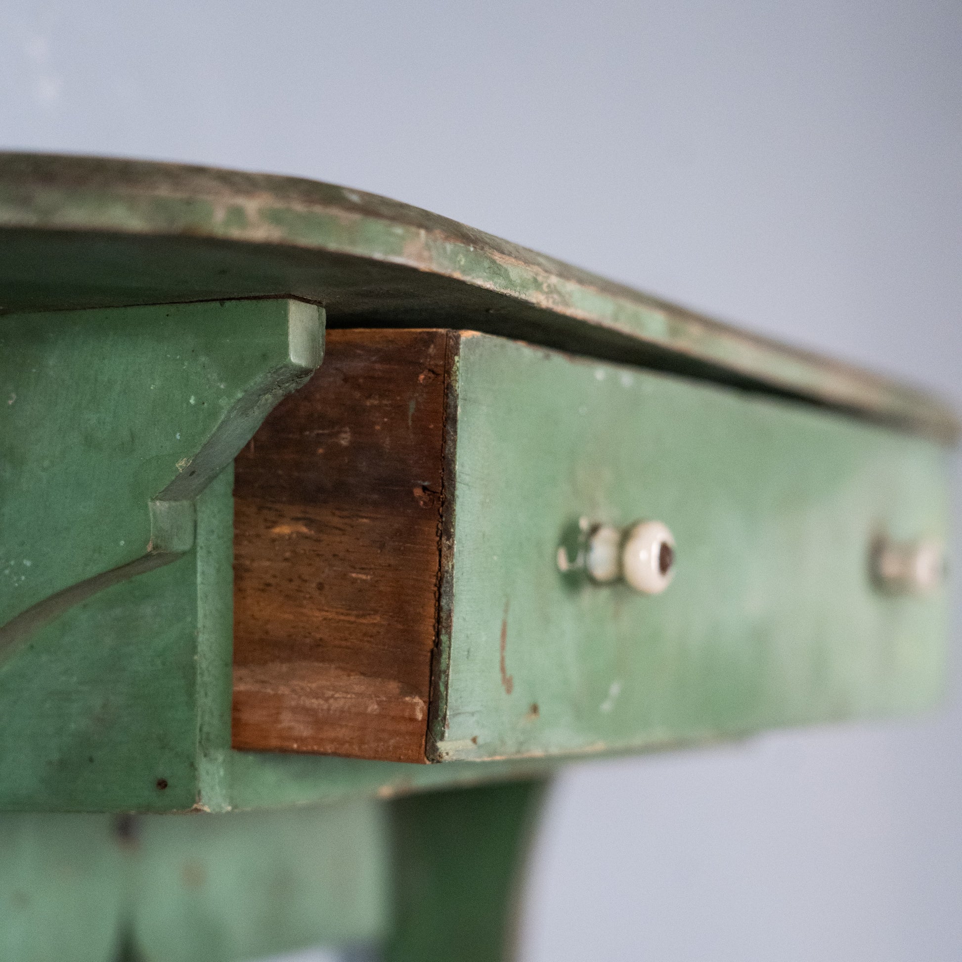 green shelf | Scott Landon Antiques and Interiors.