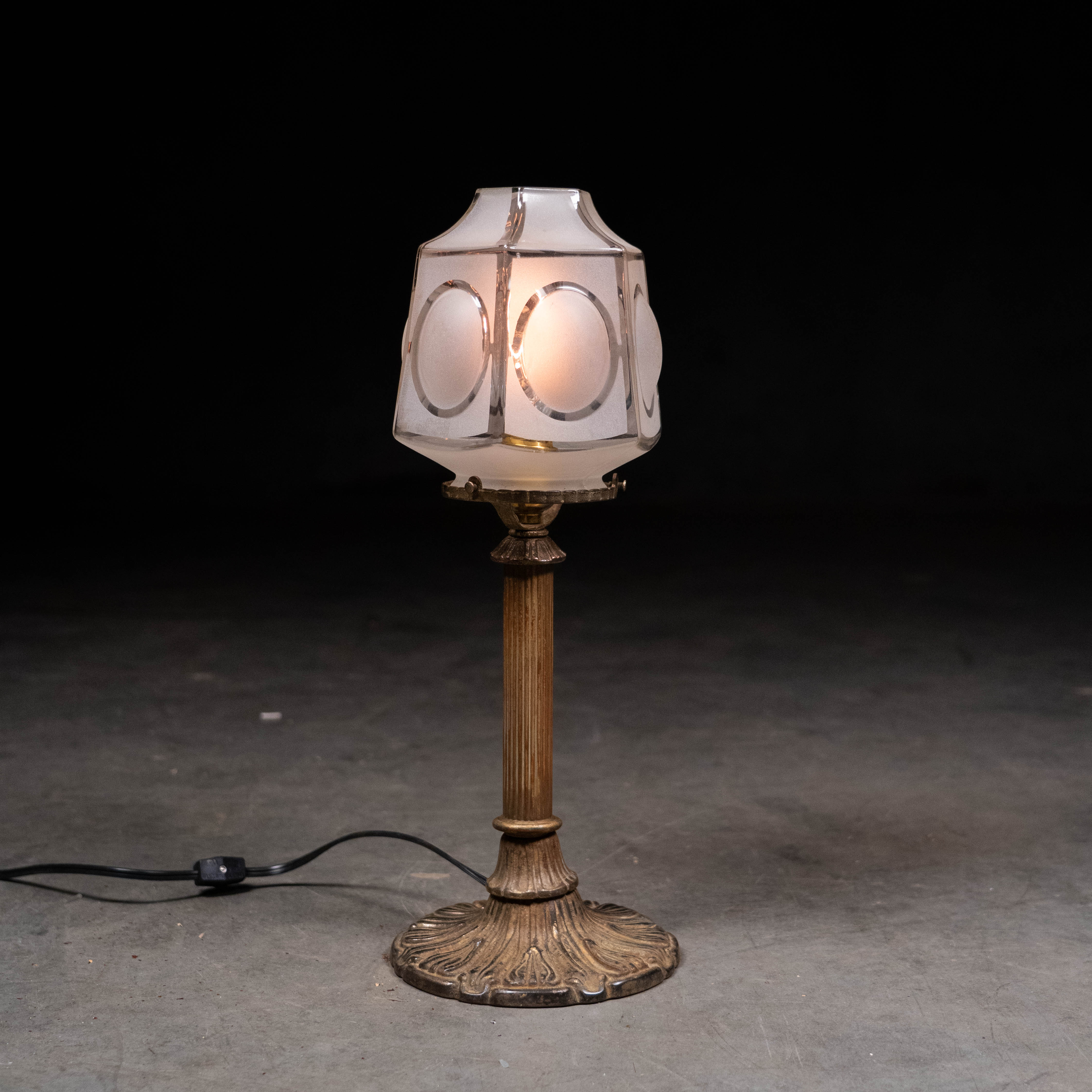 1930 Art Deco Table Lamp with Cut & Frosted Glass Shade and Cast Metal Base