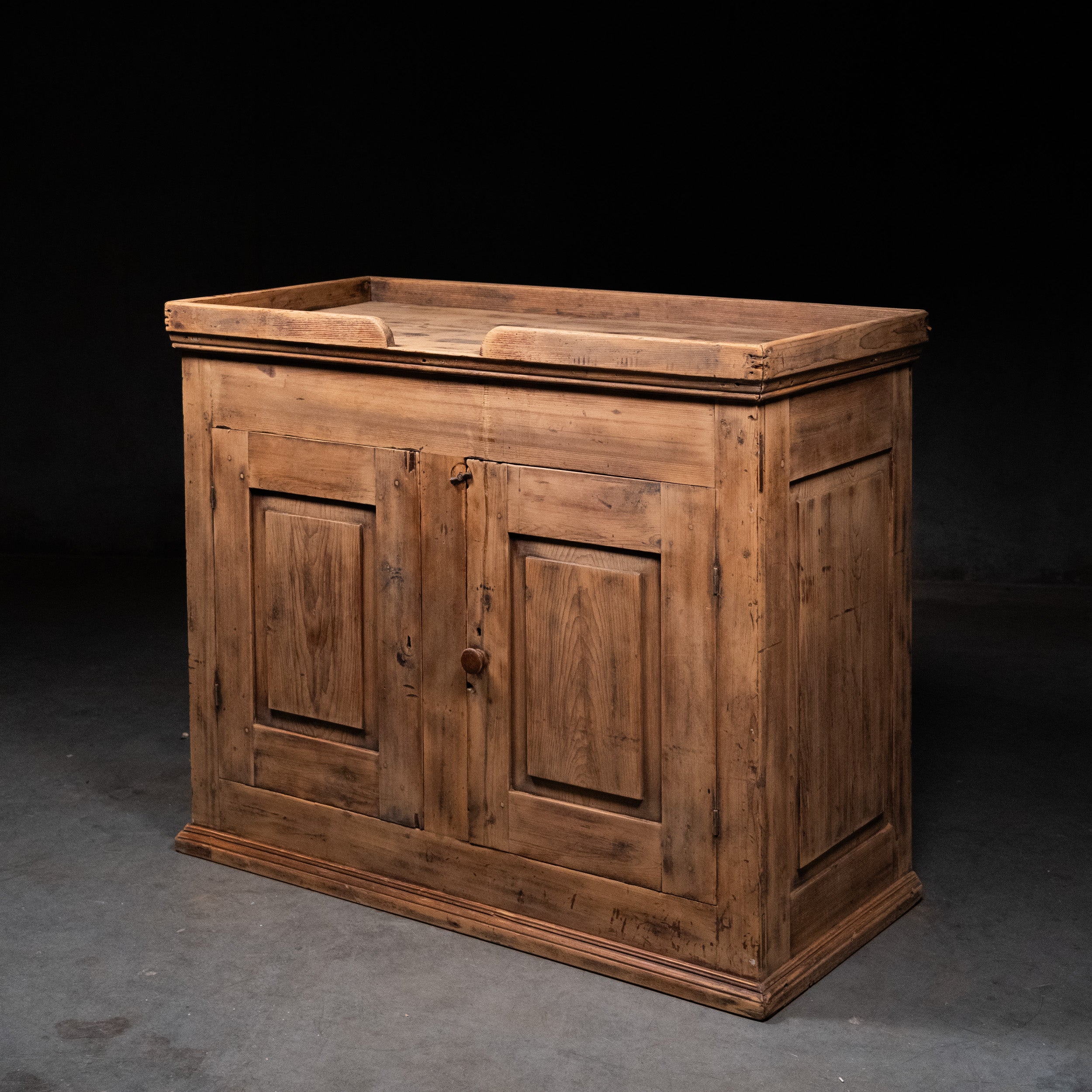 1850-60 Canadiana Pine Sideboard Sorting Cabinet
