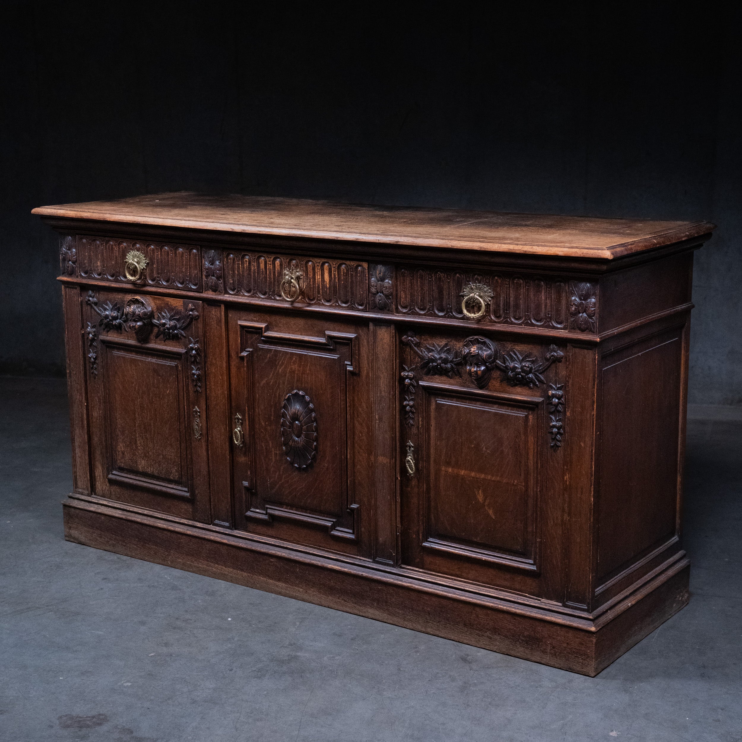 Late Victorian English Carved Oak Sideboard with Mirror Back, c. 1890