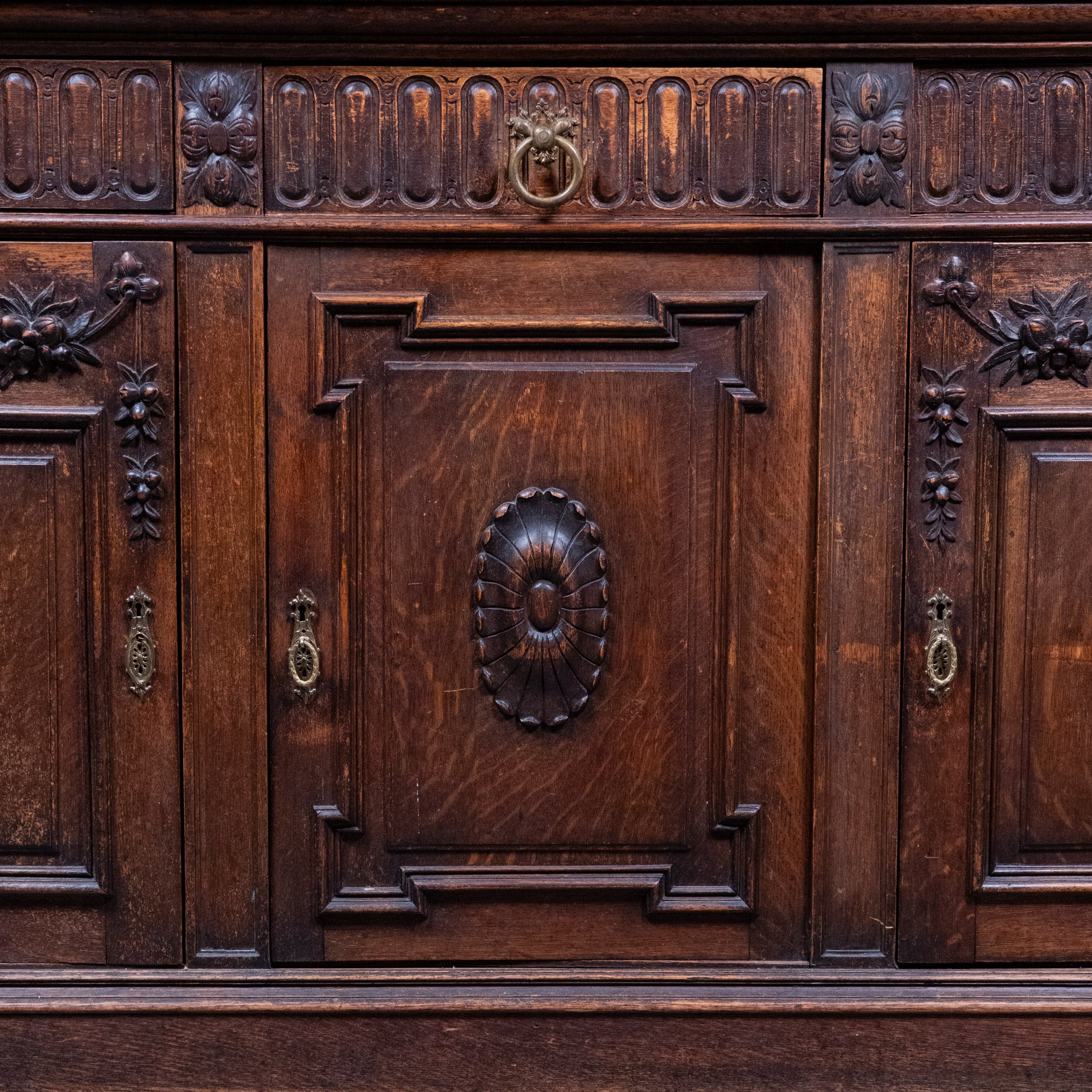 Late Victorian English Carved Oak Sideboard with Mirror Back, c. 1890