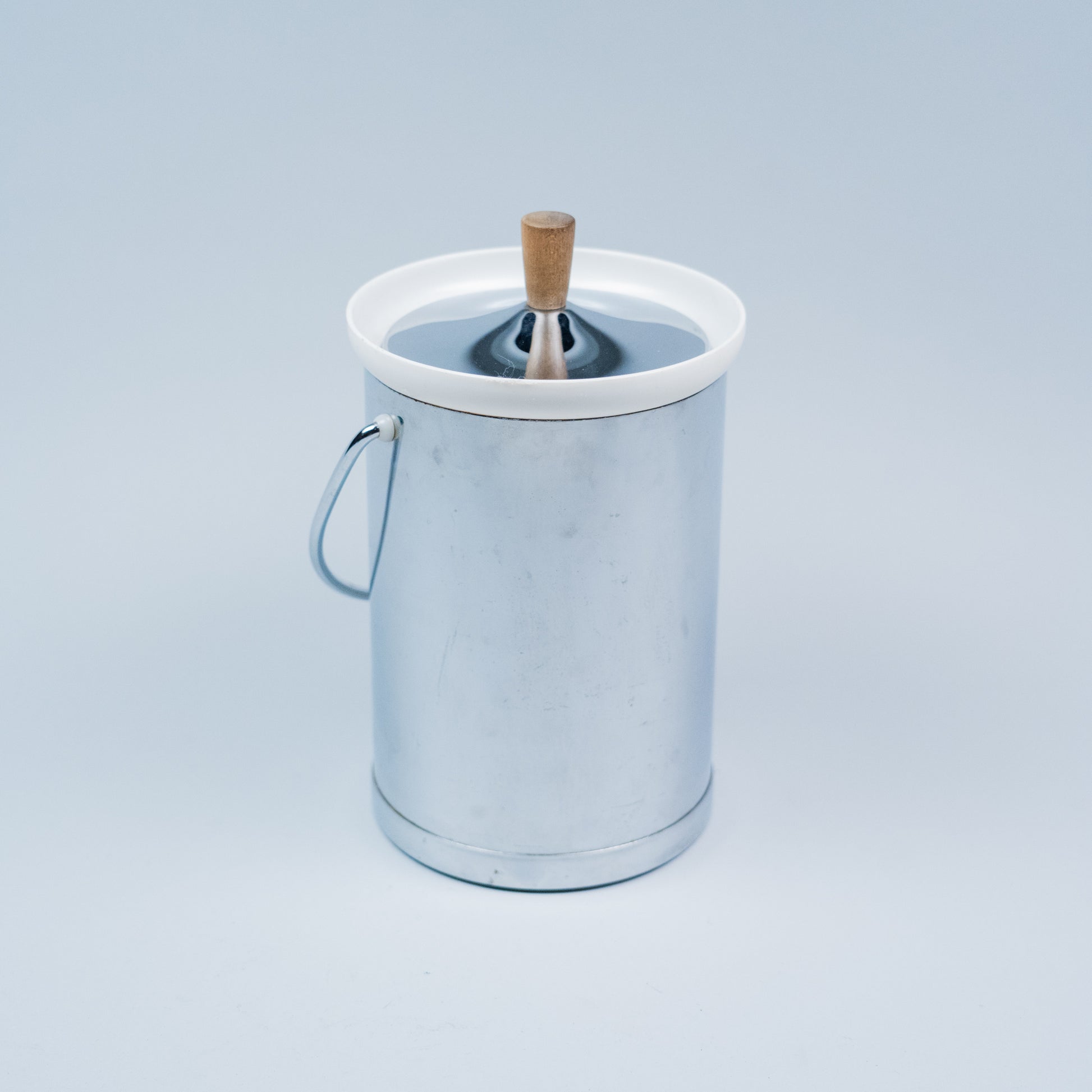 ice bucket | Scott Landon Antiques and Interiors.
