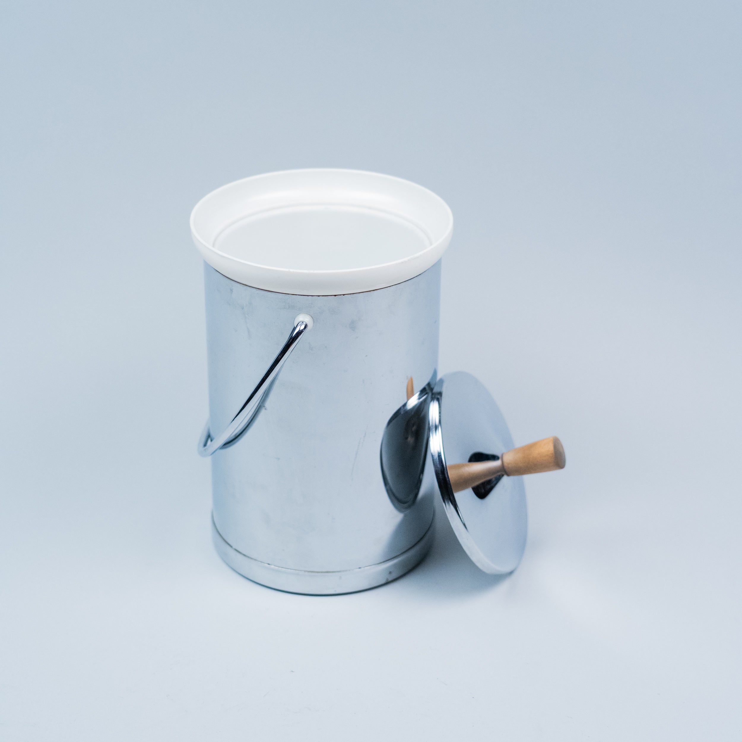 ice bucket | Scott Landon Antiques and Interiors.