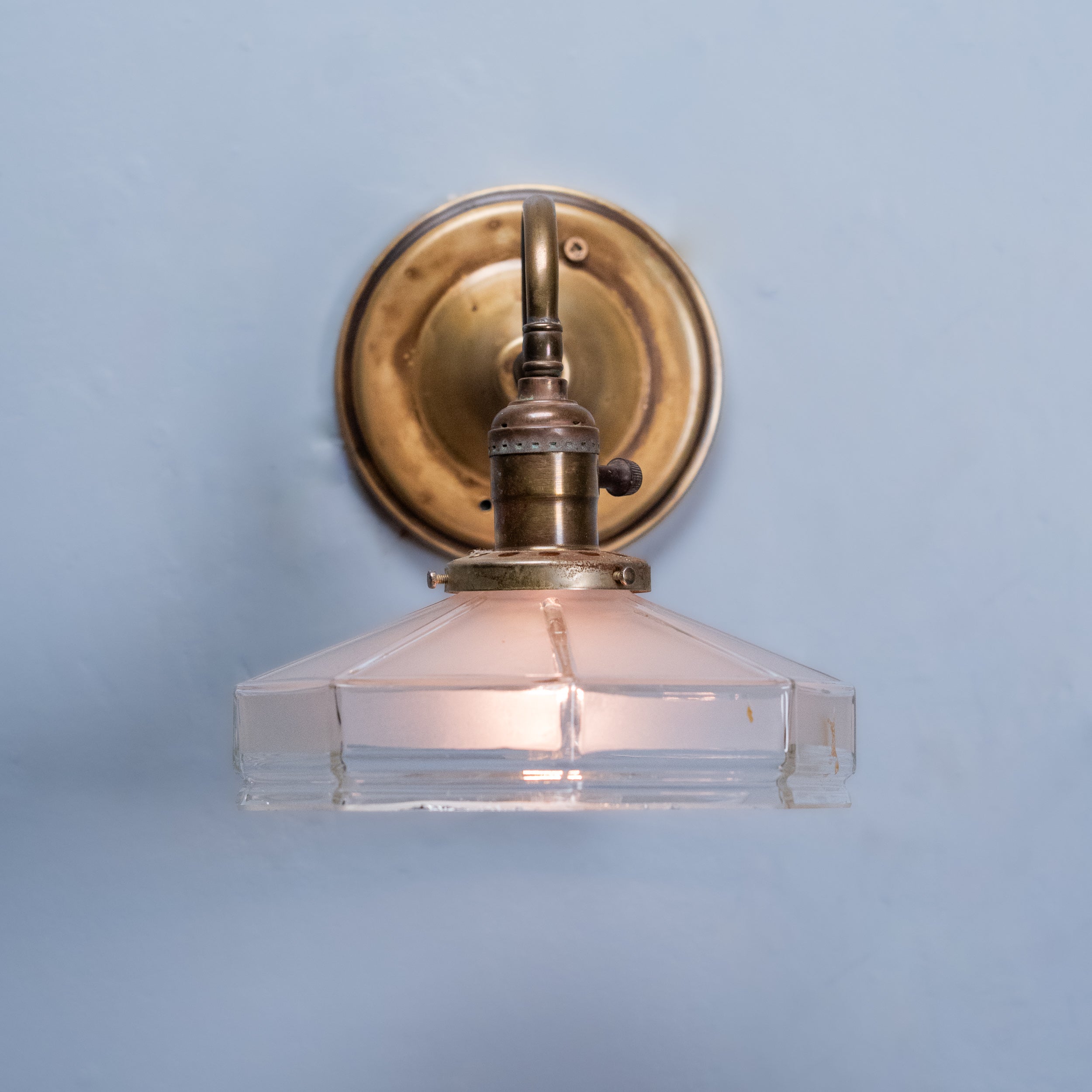 single sconce | Scott Landon Antiques and Interiors.