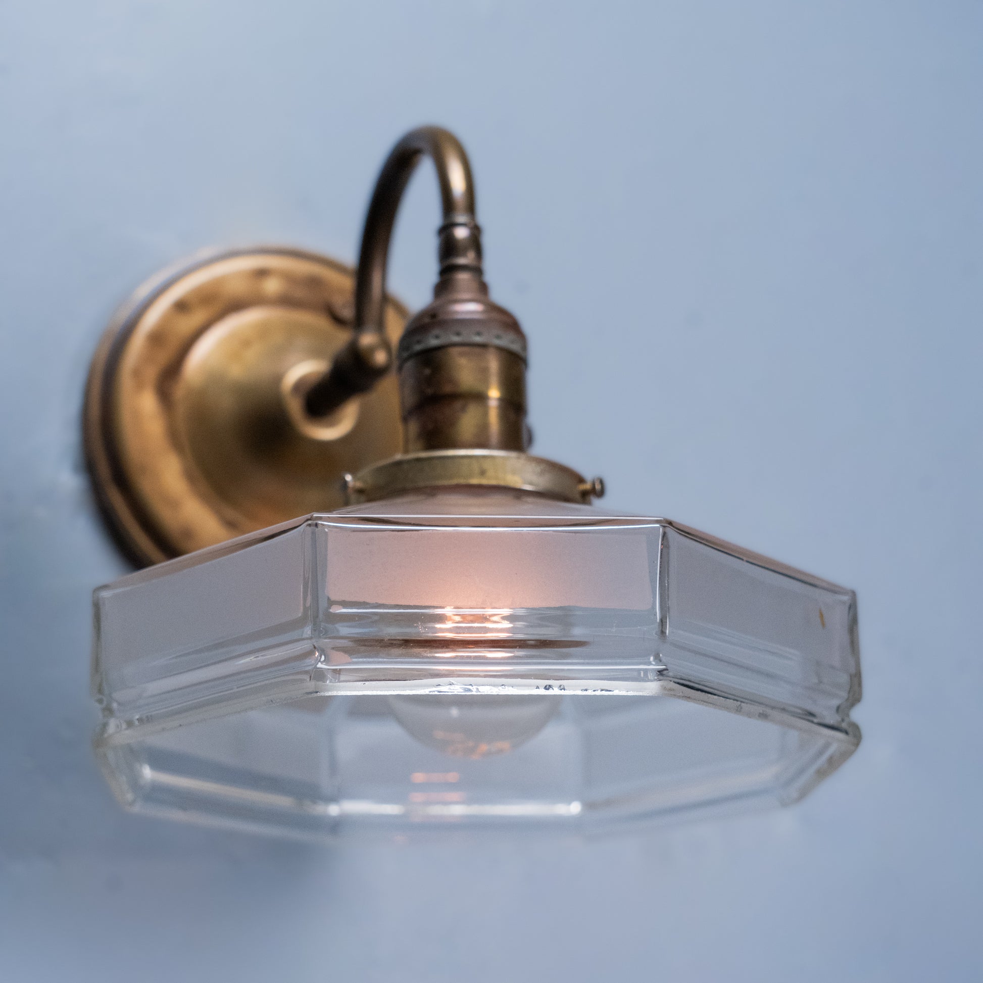 single sconce | Scott Landon Antiques and Interiors.
