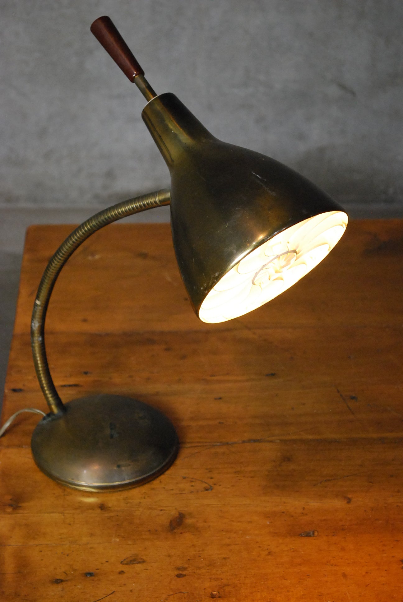 1940 ITALIAN DESK Lamp | Scott Landon Antiques and Interiors.