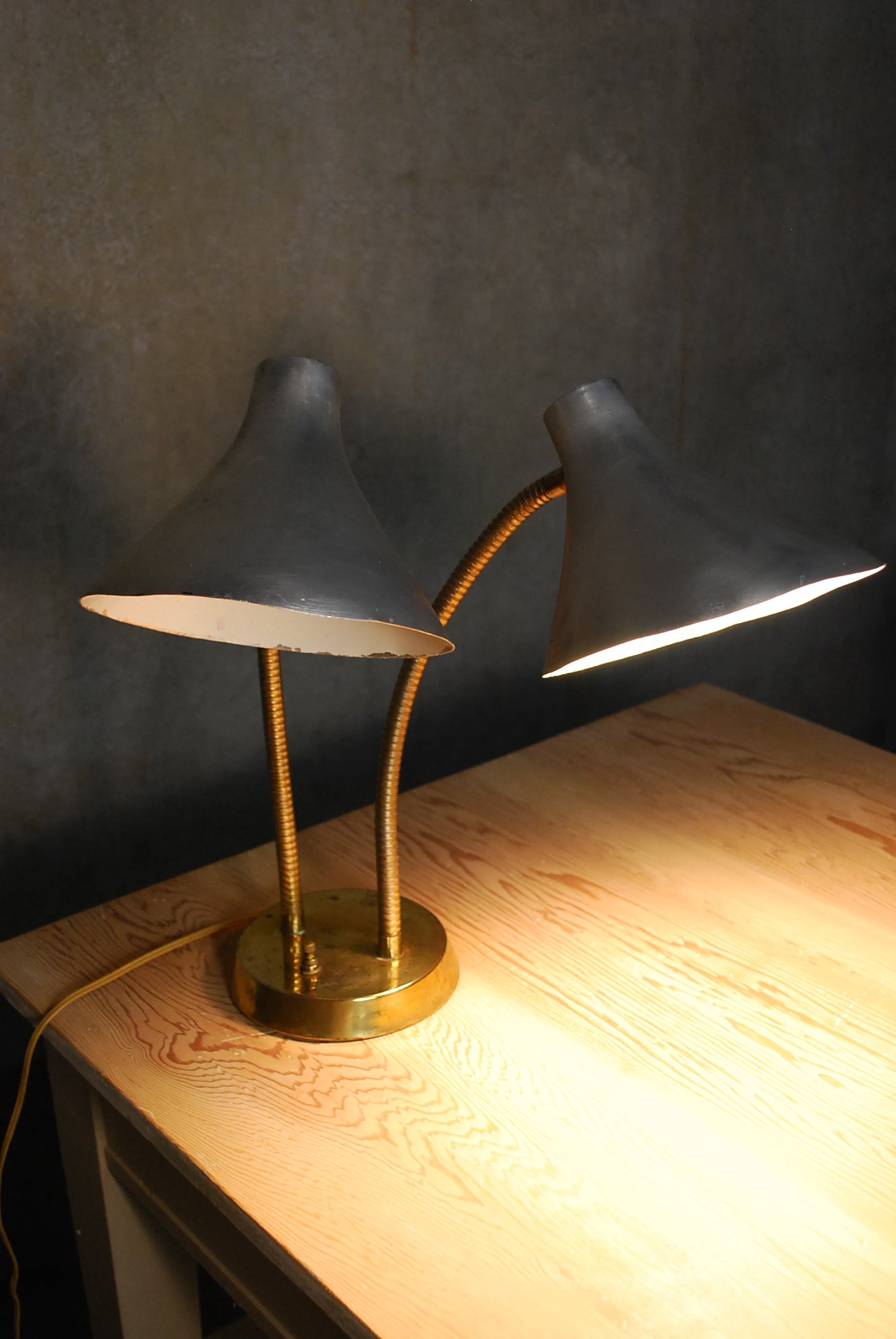 Table lamp with two hot sale heads