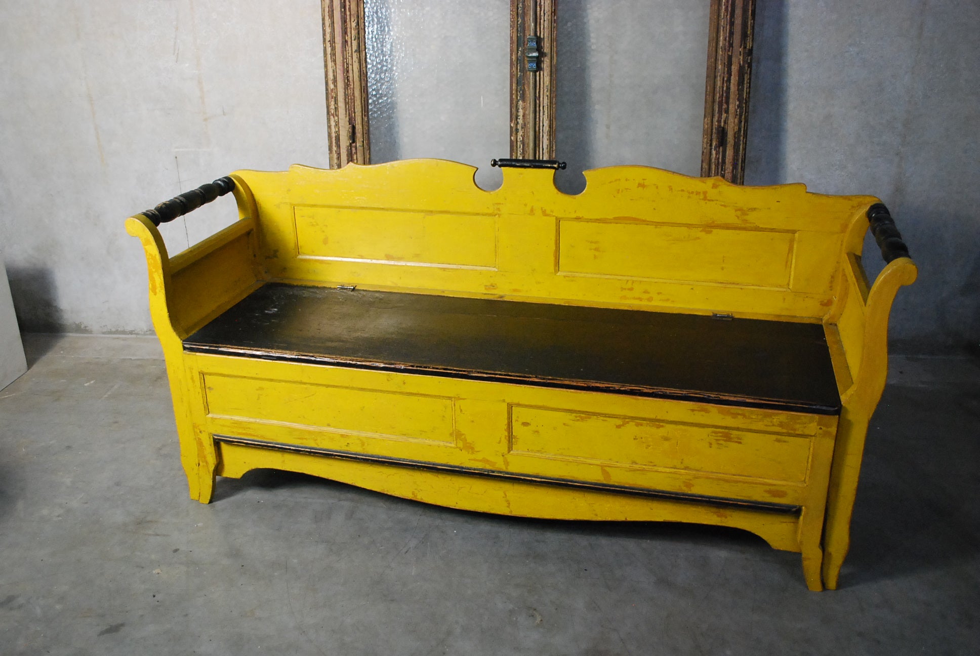 Western Canadian late 19th Century Mennonite Bench-Bed | Scott Landon Antiques and Interiors.