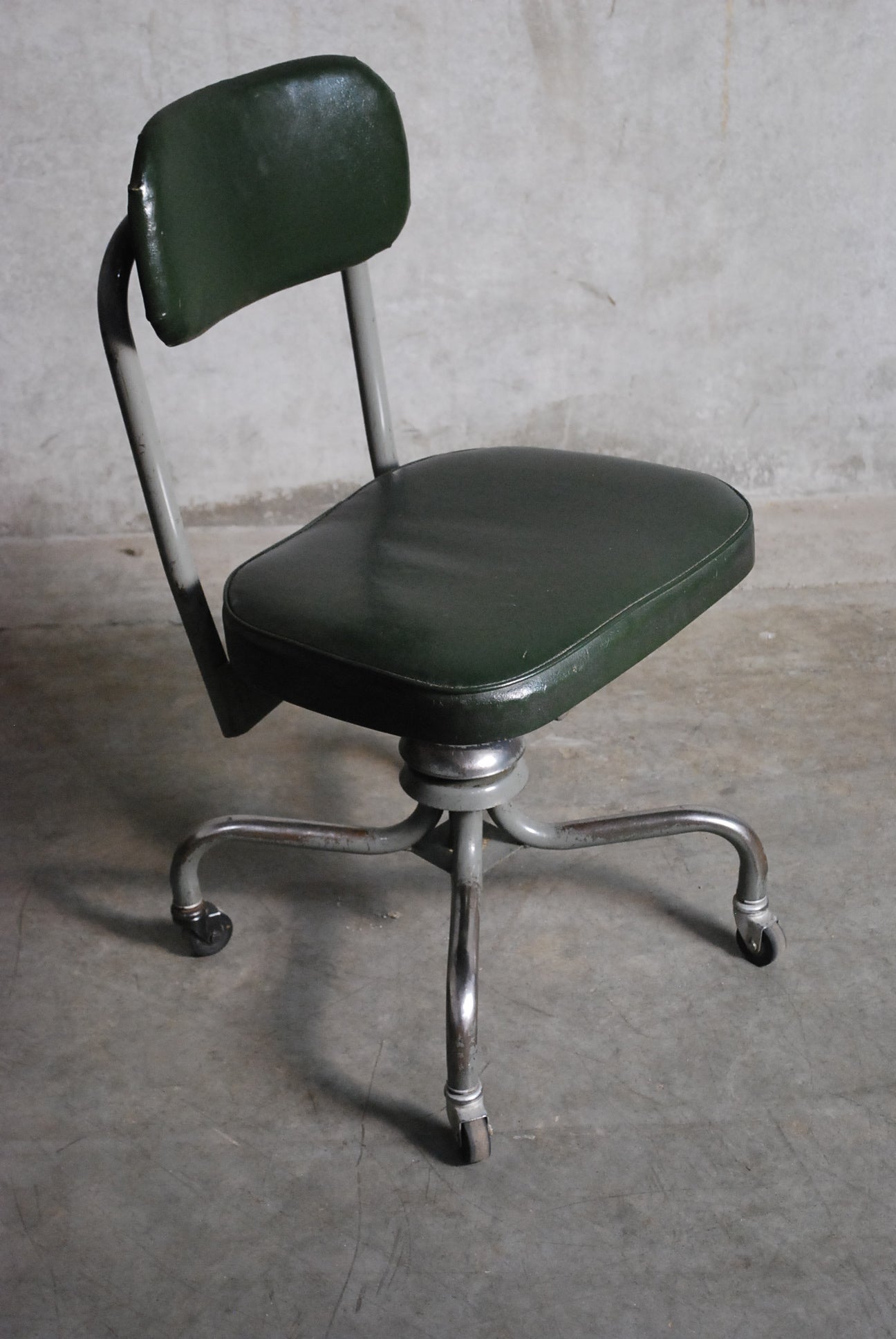 1930 INDUSTRIAL Gilson Co. Desk Rolling chair