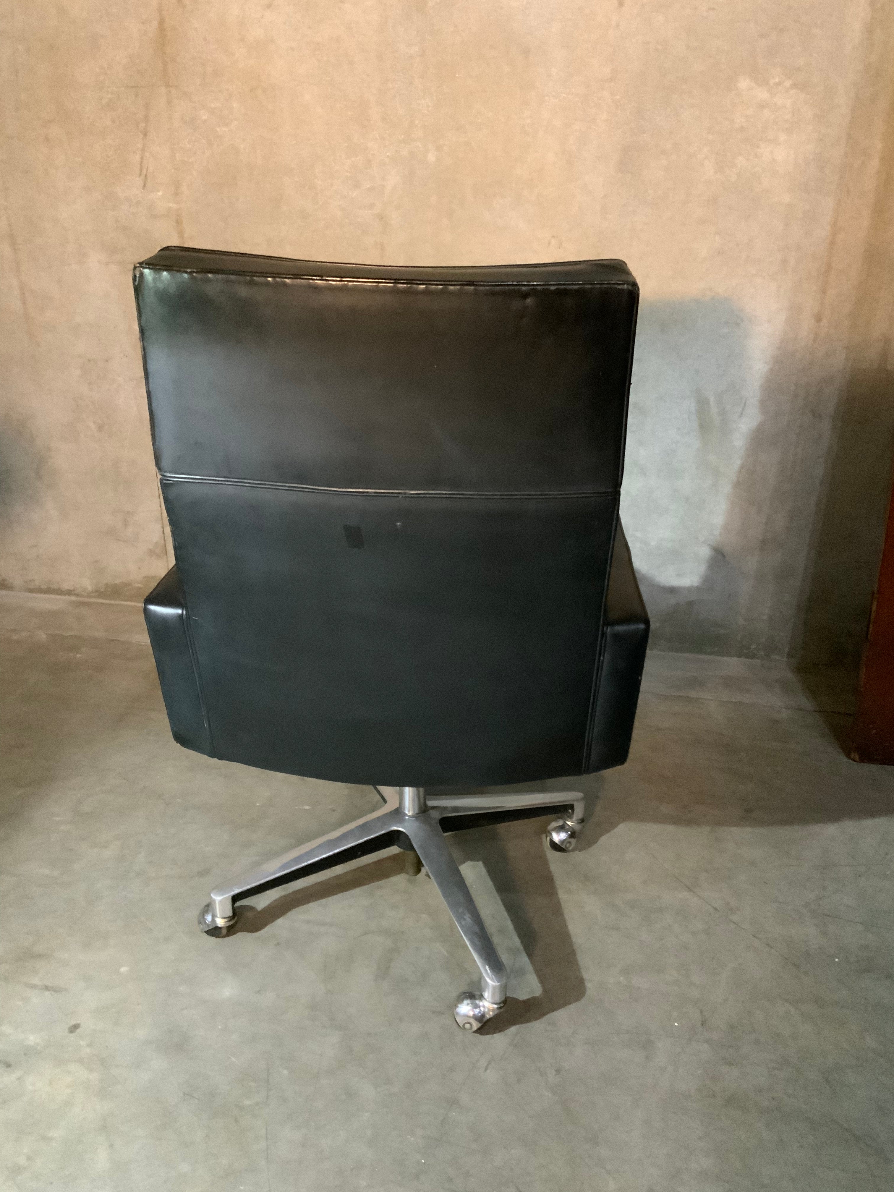 1960 executive leather desk chair by Knoll | Scott Landon Antiques and Interiors.