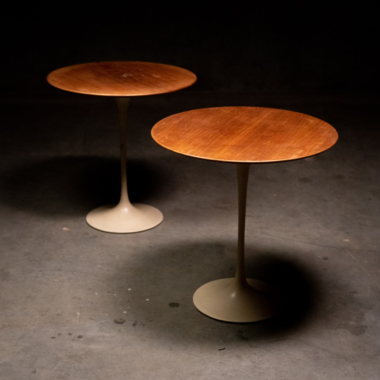 1960-70 Eero SAARINEN Walnut Tulip side Tables