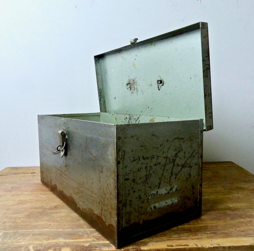 Vintage Metal Mechanic's Tool Box or Fisherman's Tackle Box – Scott Landon  Antiques and Interiors