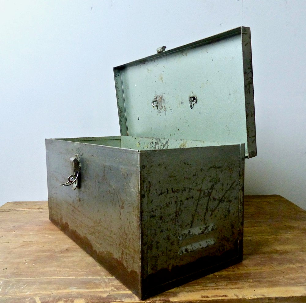 Wonderful Vintage Silver VICTOR Metal Tackle Box / Tool Box Farmhouse,  Vintage Metal Box, Industrial, Garage, Mancave, Vintage Storage 