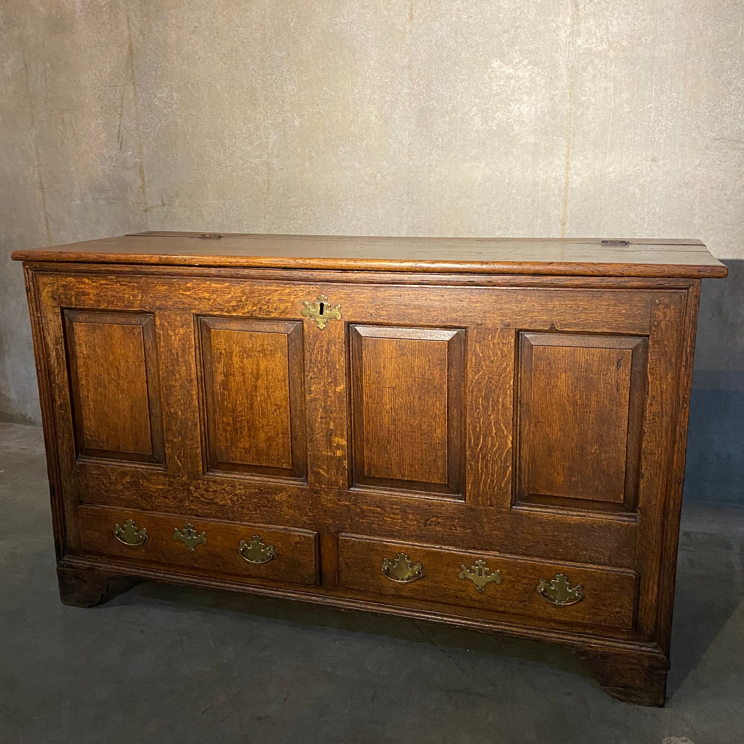 18th century oak Wales panelled KIST