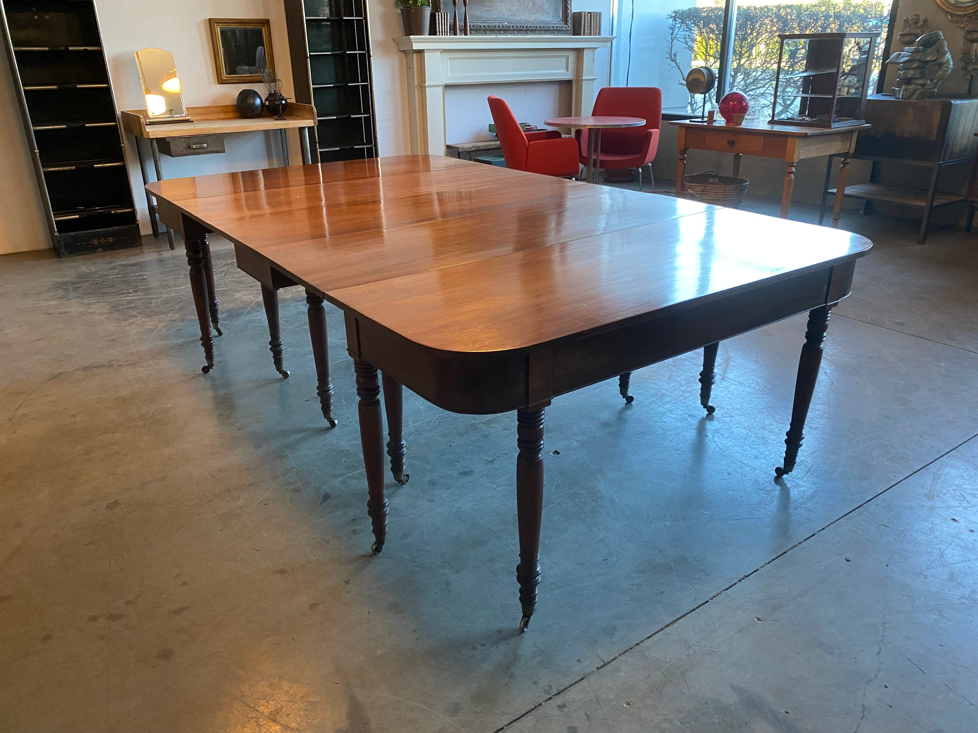 1830 mahogany banquet table attributed to Thomas NIsbet | Scott Landon Antiques and Interiors.